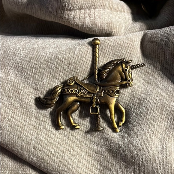 Source Unknown Other - Unicorn 🦄 Pin
